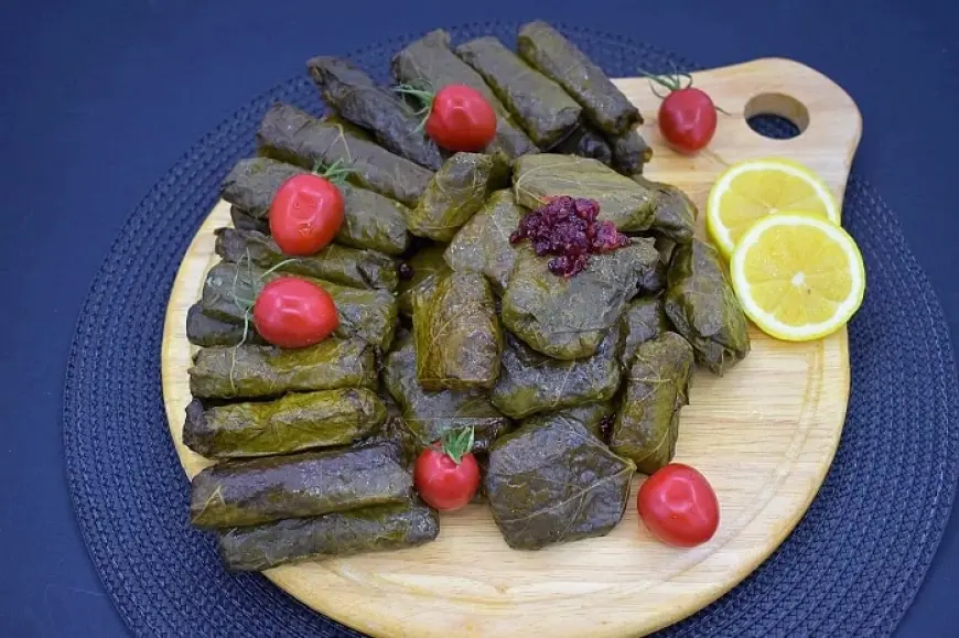 طرز تهیه دلمه برگ مو خانگی: یک غذای سنتی و خوشمزه